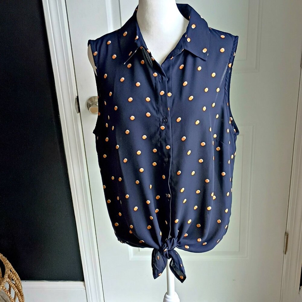 NWOT! TIE FRONT SLEEVELESS Blouse SZ L